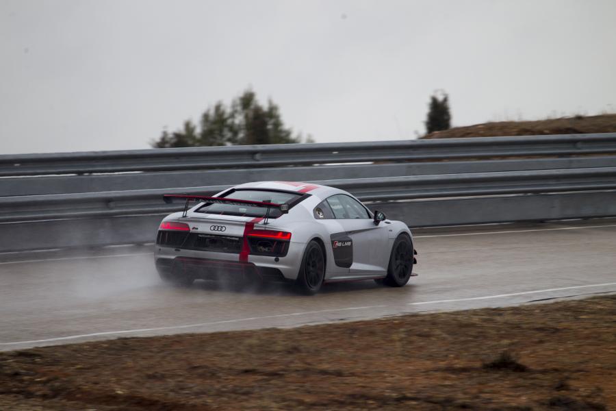  Audi R8 LMS GT4 2017 года  (фото 22 из 37)